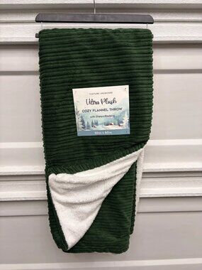 Ultra Plush Cozy Flannel Throw Sherpa Backing 50 x 60 Green White NEW